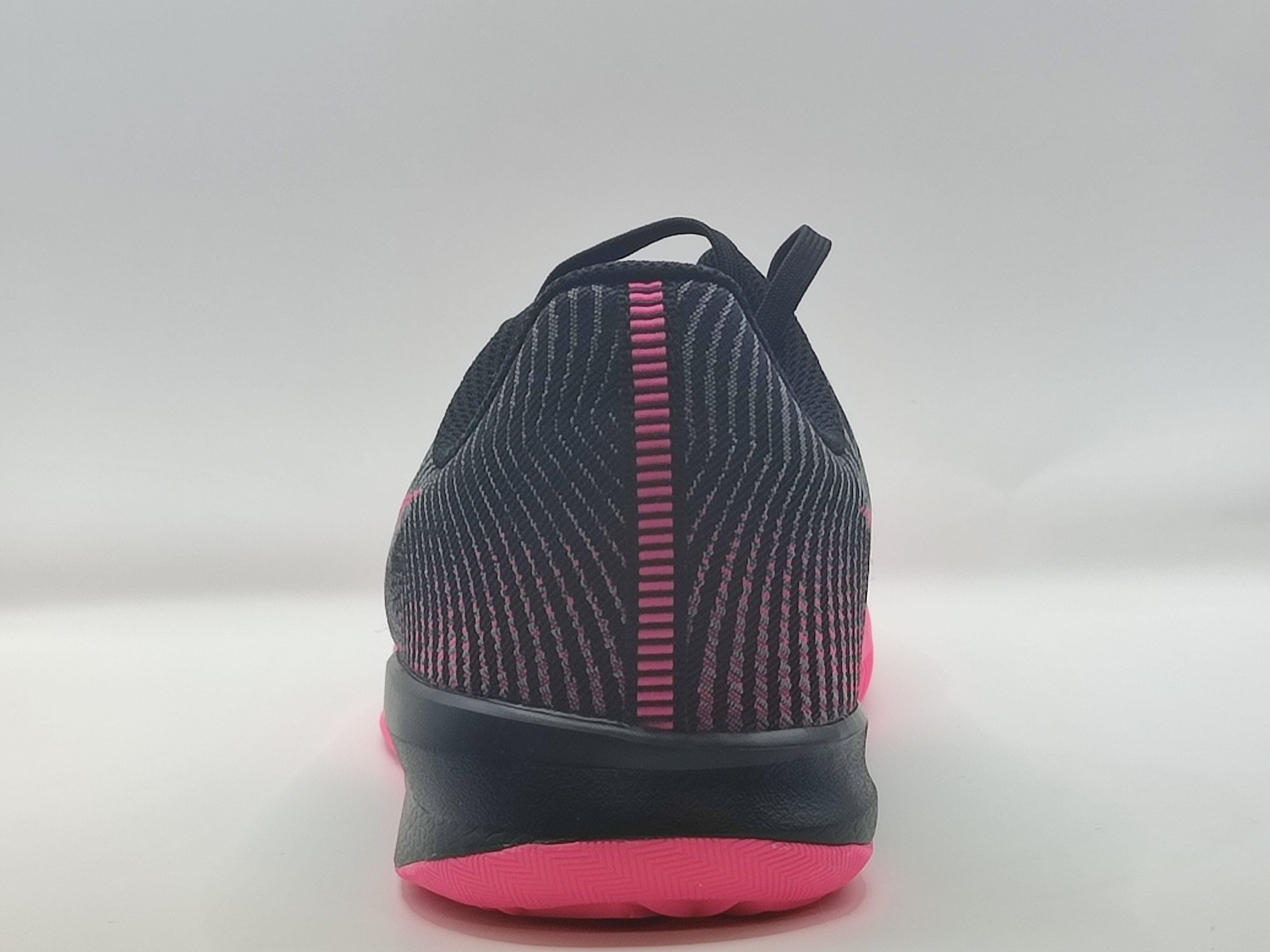 Nike KB Mentality 2 Basketballschuh schwarz/pink 42